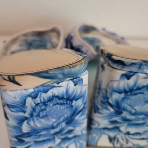 Betsy Johnson BLUE/ WHITE Size 8.5 Floral Sweet Vintage Block Heel Embroider - Picture 5 of 8